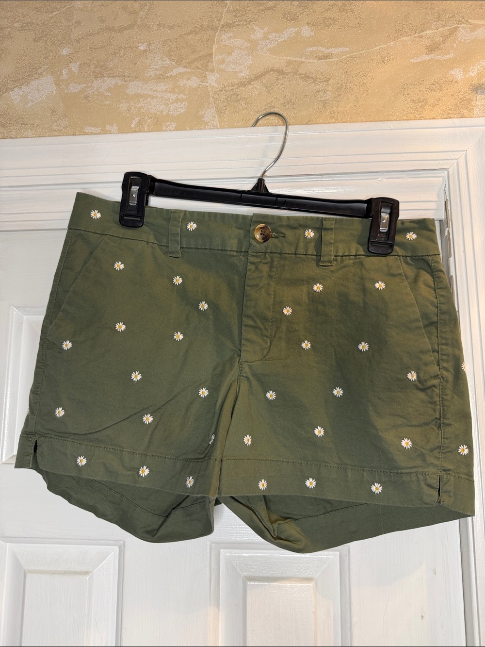 Old Navy Women’s Olive Green Daisy Embroidered Shorts